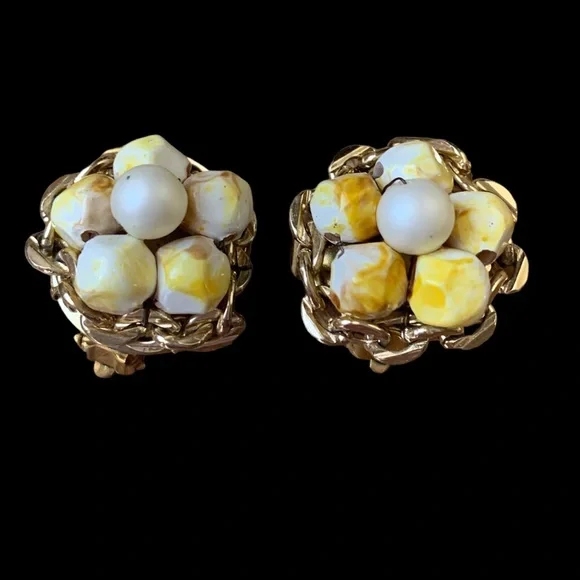 Vintage HONG KONG Yellow Bead Gold Plated Clip On Earrings Woman’s Jewelry - Picture 3 of 8